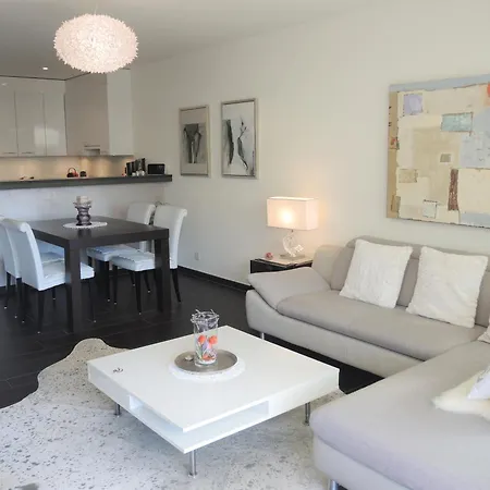 Magnolia By Fewotessin أسكونا