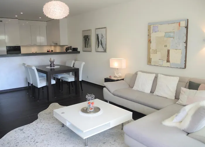 Magnolia By Fewotessin أسكونا